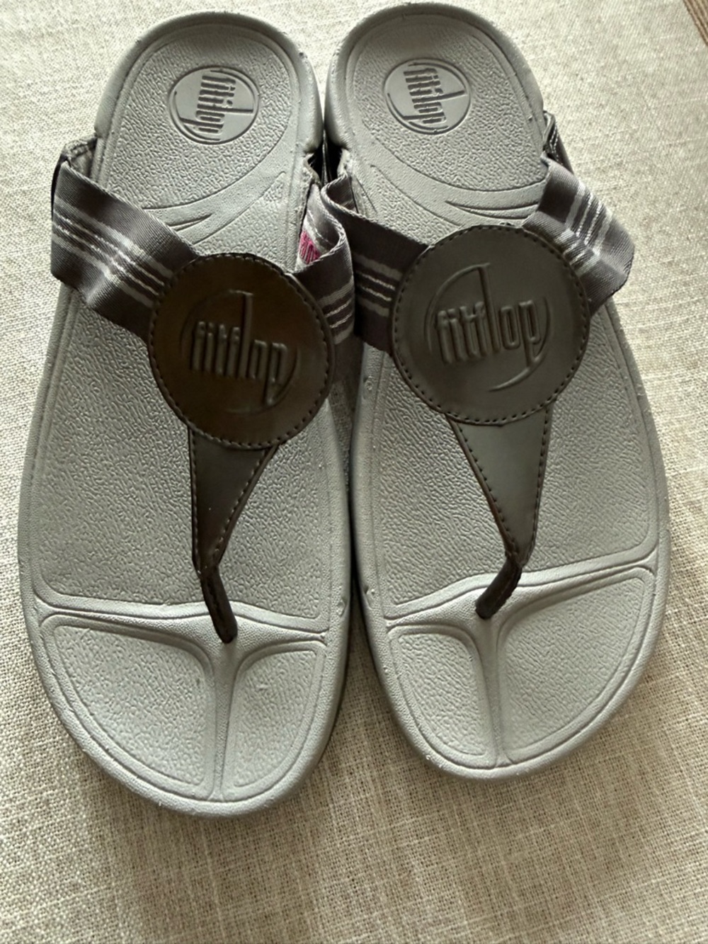 Woman’s new size 9 Fitflop metallic pewter sandals